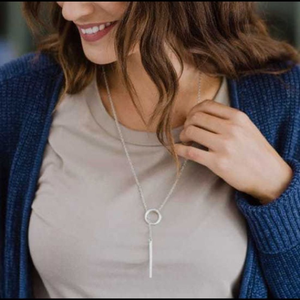 Lariat necklace by Nashelle
